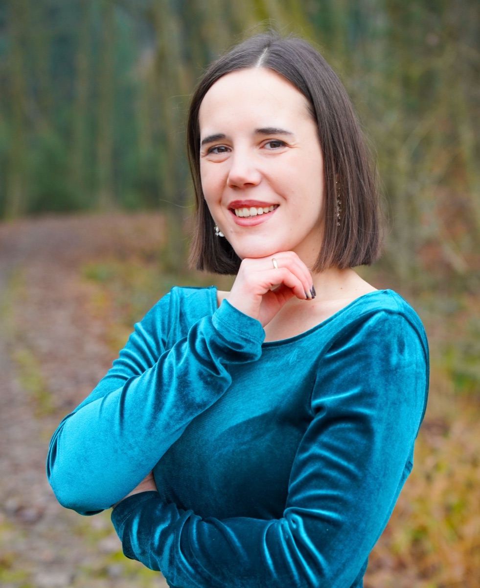 Hey! Ich bin Anya, Indie-Autorin und Tagträumerin.